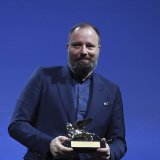 Avec "Pauvres créatures", le cinéaste grec Yorgos Lanthimos, habitué des festivals, arrive enfin à la consécration.